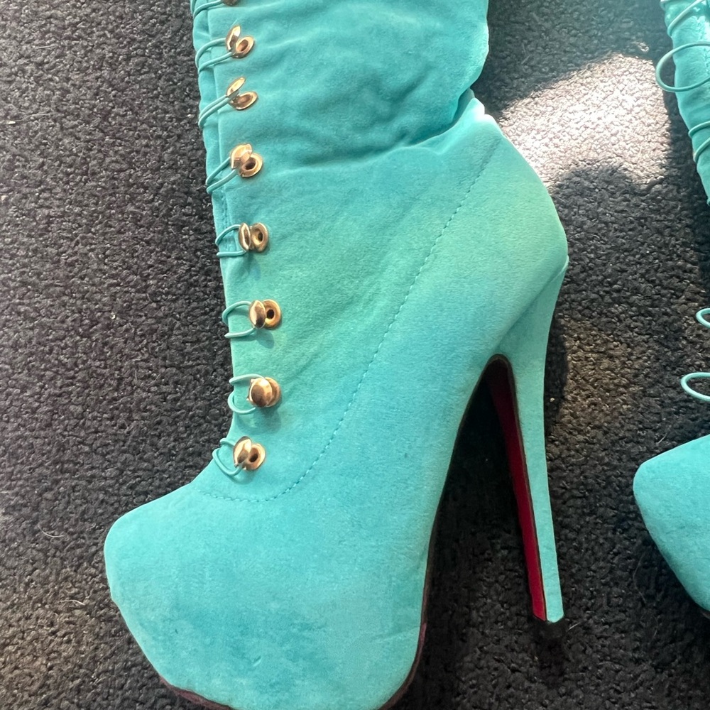 Chic Turquoise Lace-Up Heeled Boots - Picture 2 of 10